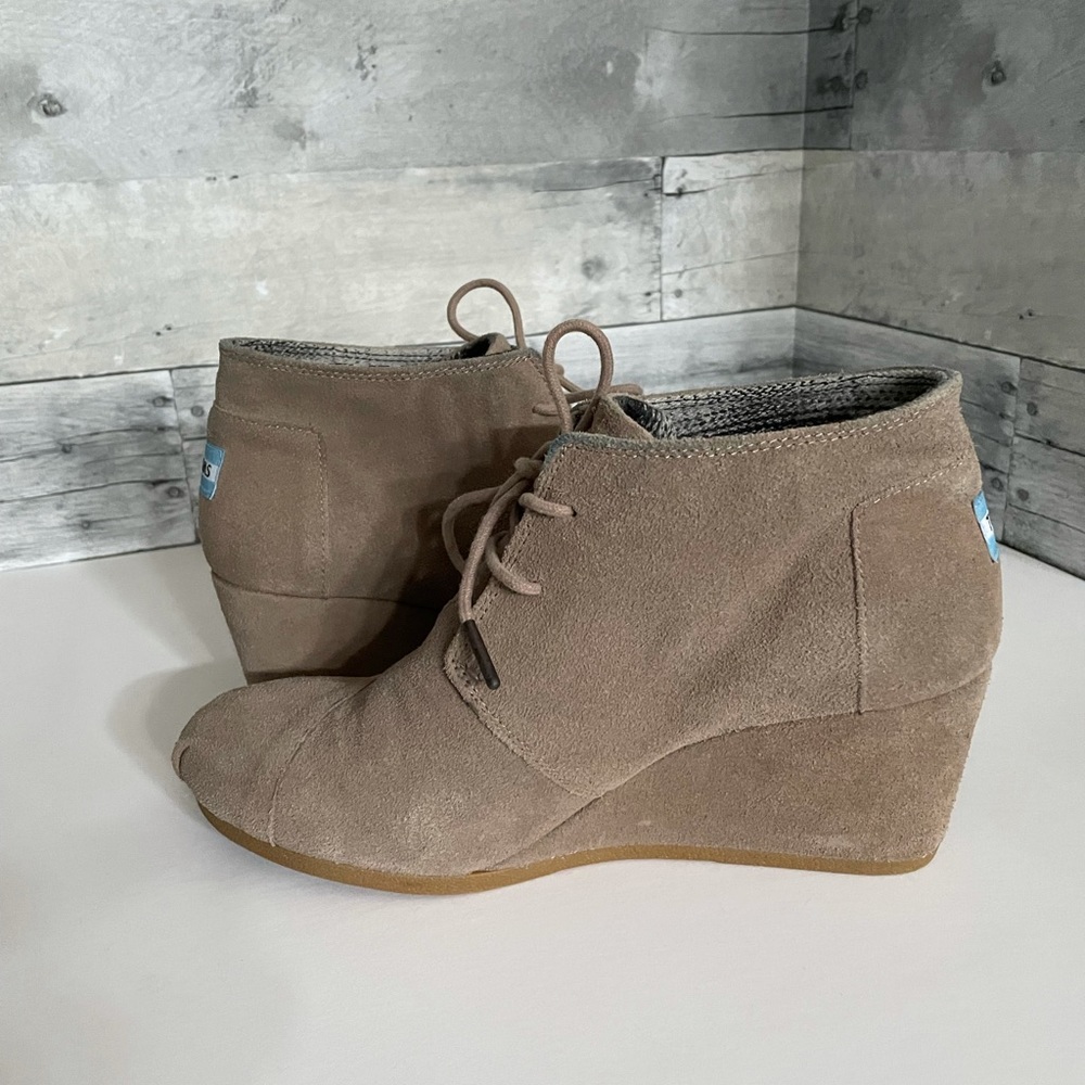 Toms taupe wedge